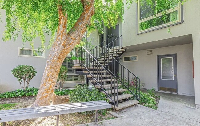 Foto del edificio - "Chic Woodland Hills Retreat: Spacious 1-B...