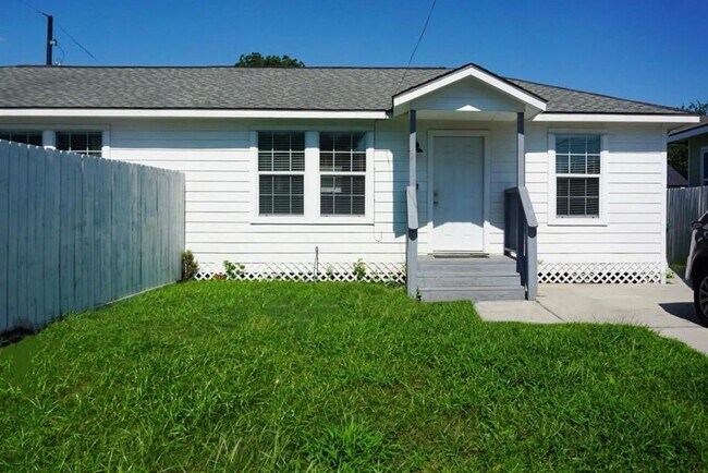 Building Photo - 2610 Cochran St