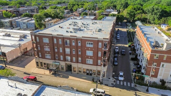 Building Photo - 3000 W Lawrence Avenue Unit 2B