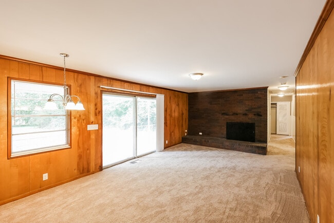 Building Photo - 730 Belview St