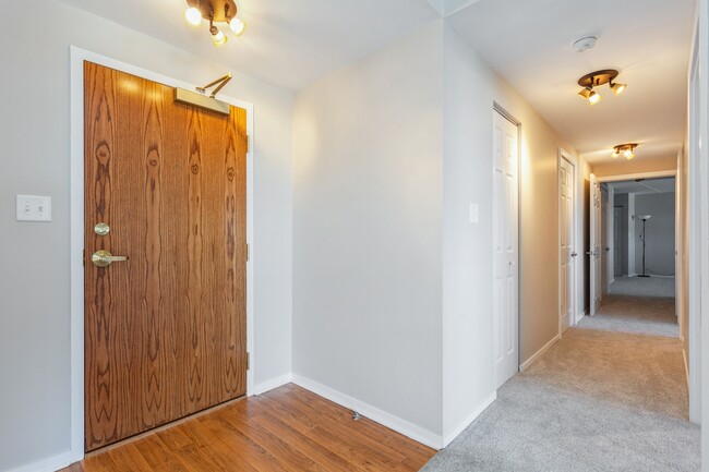Building Photo - 6340 Americana Dr