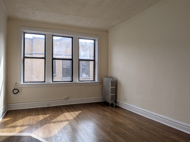 Foto del edificio - 1540 N Kedzie Ave