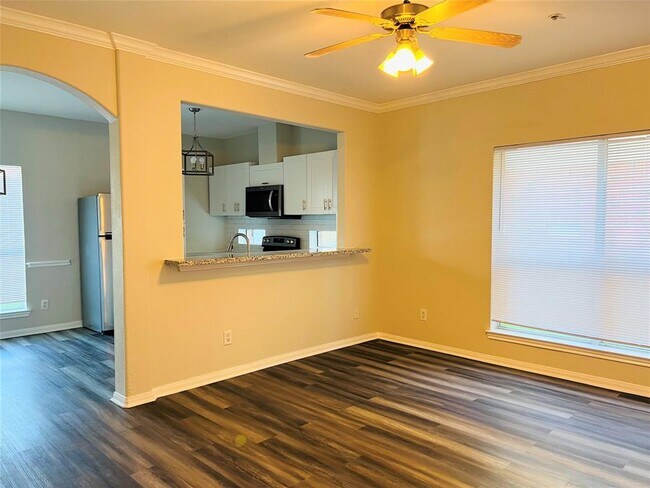 Building Photo - 6289 Wilcrest Dr