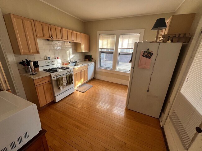 Foto del edificio - 2937 N Frederick Ave