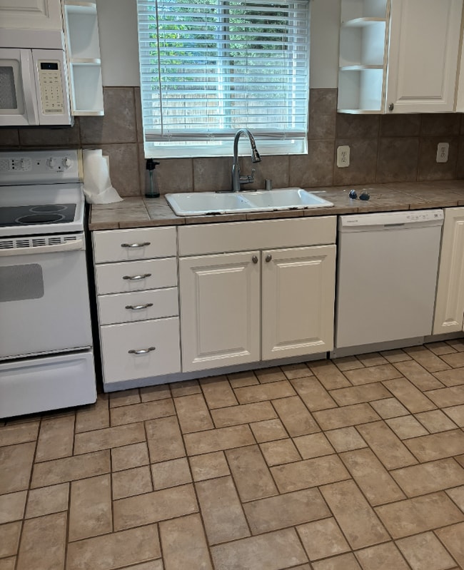 Photo - 425 Lincoln Ave Apartment