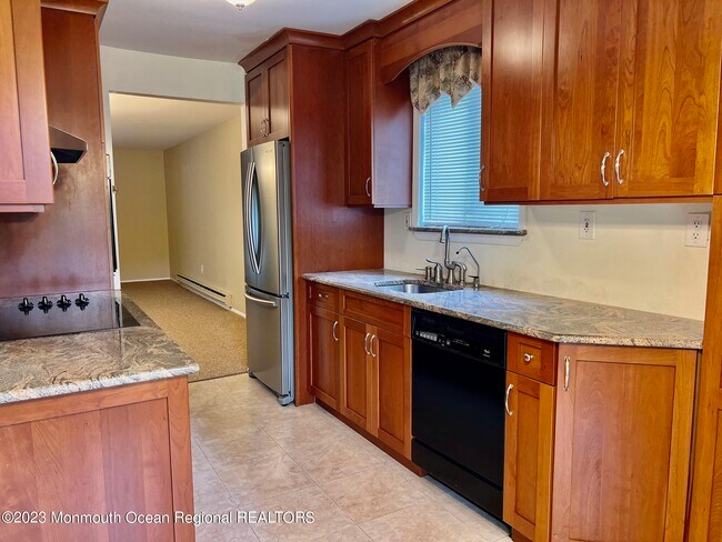 Building Photo - 56 Amberly Dr