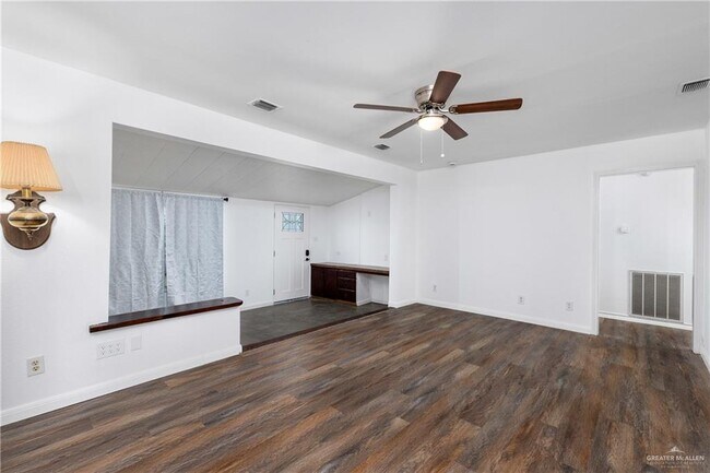 Foto del edificio - 21 S 6th St