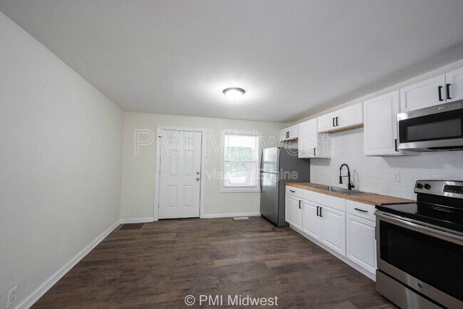 Building Photo - 514 N Chester Ave