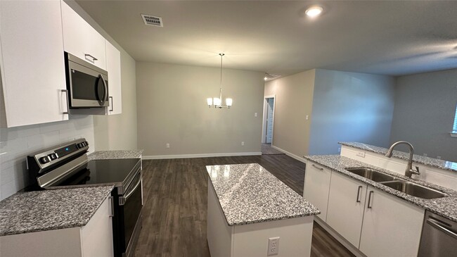 Building Photo - 9804 Grosbeak Ln
