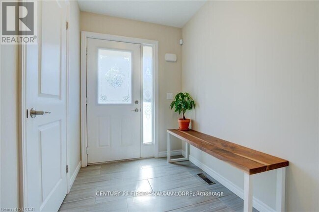 Photo du bâtiment - 1010 Fanshawe Park Rd E