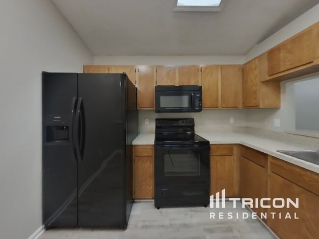 Building Photo - 2600 Malibu Cir