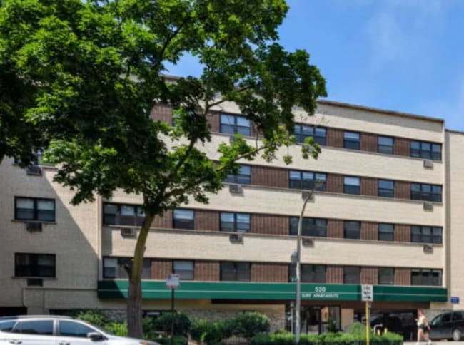 Building Photo - 529 W Surf St