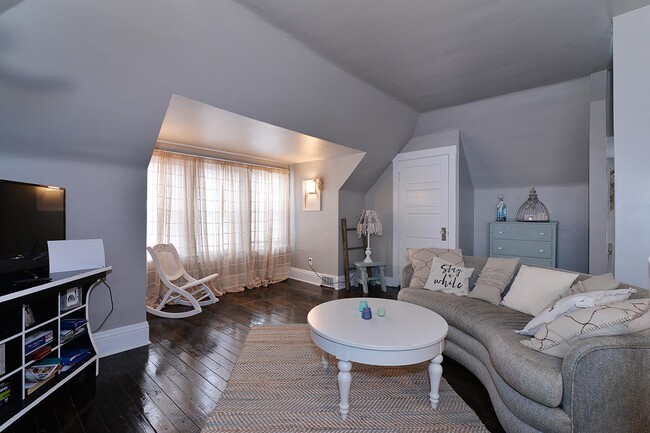 Livingroom - 15 Emerson Avenue