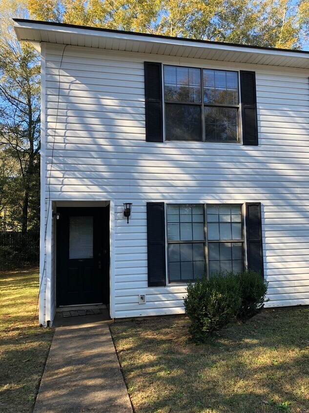 146 Gunter Ln Unit A, Enterprise, AL 36330 Room for Rent in