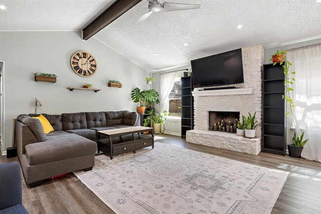 Foto del edificio - 805 Garden Path Dr