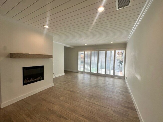 Foto del edificio - Stylish Camarillo Retreat for Lease
