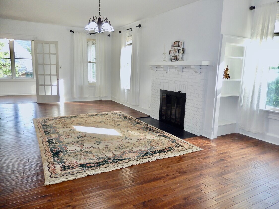 Foto principal - 1421 W Moss Ave