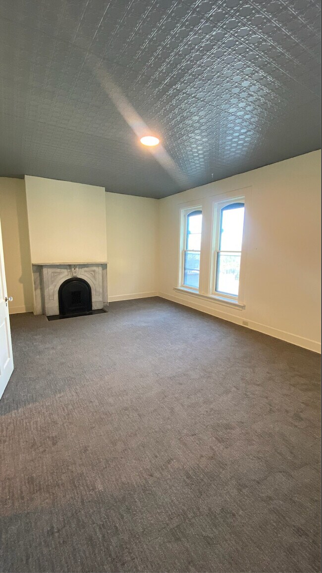 Dormitorio - 1708 N Farwell Ave