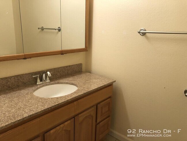 Foto del edificio - 92 Rancho Dr