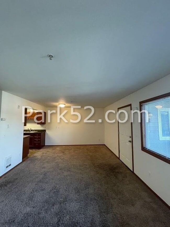 Building Photo - 2 bedroom 1 bathroom Condo in North Tacoma!