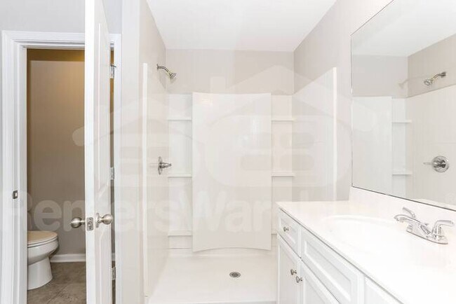 Foto del edificio - Beautiful 5 bedroom/3 bath home available ...