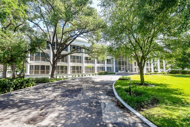 Foto del edificio - 5050 Ambassador Way