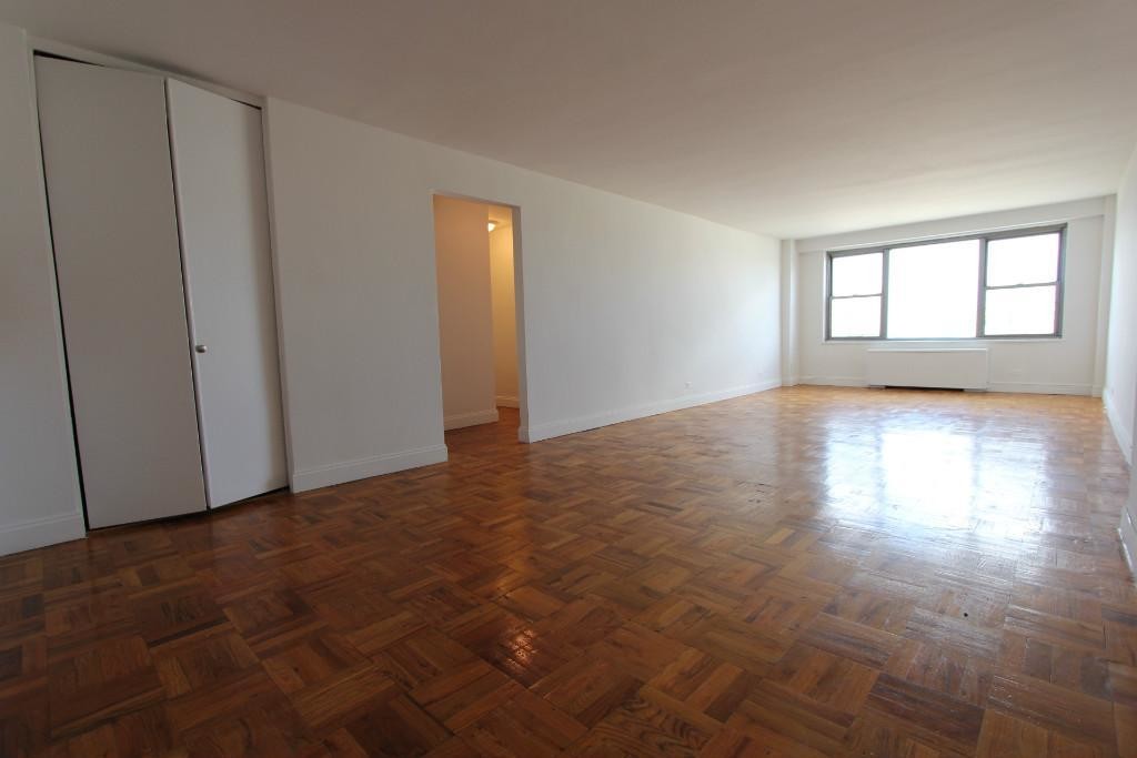 Primary Photo - 12510 Queens Blvd