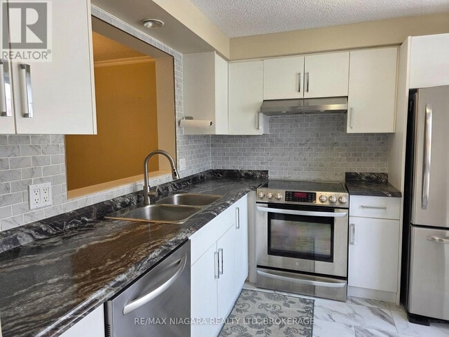 Building Photo - 6767 Thorold Stone Rd