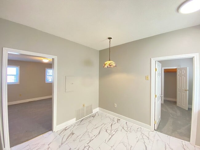 Building Photo - 7 Commercial St