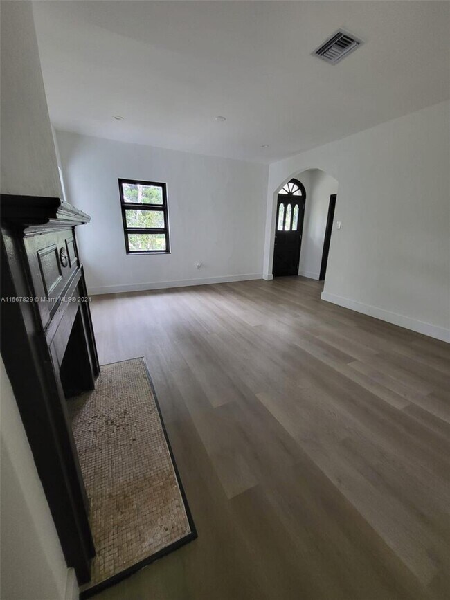 Foto del edificio - 816 NE 91st Terrace