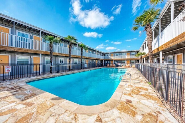 Foto del edificio - 2401 Manor Rd