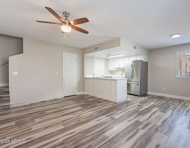 Foto del edificio - 4744 E Portland St