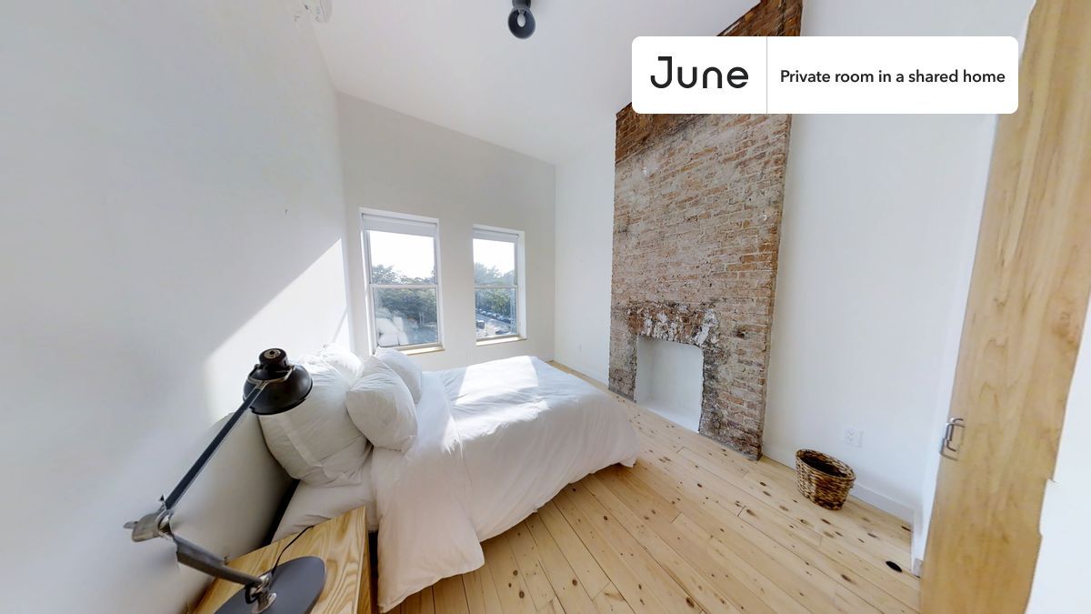 Primary Photo - Private bedroom in 6 bed/2 bath Home