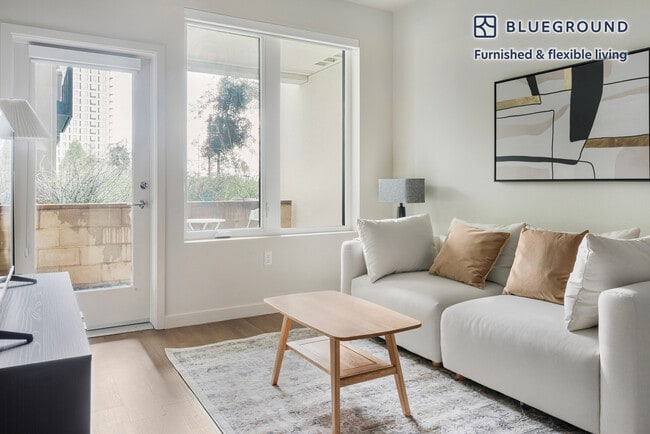 Building Photo - 2333 Calle Del Mundo