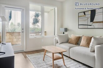 Building Photo - 2333 Calle Del Mundo