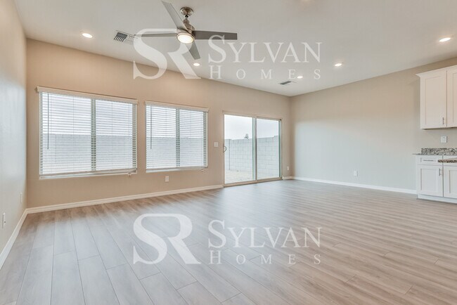 Building Photo - Enjoy this cozy home.