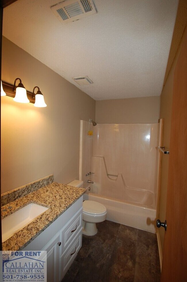 Building Photo - NLR 2 Bedroom UPDATED