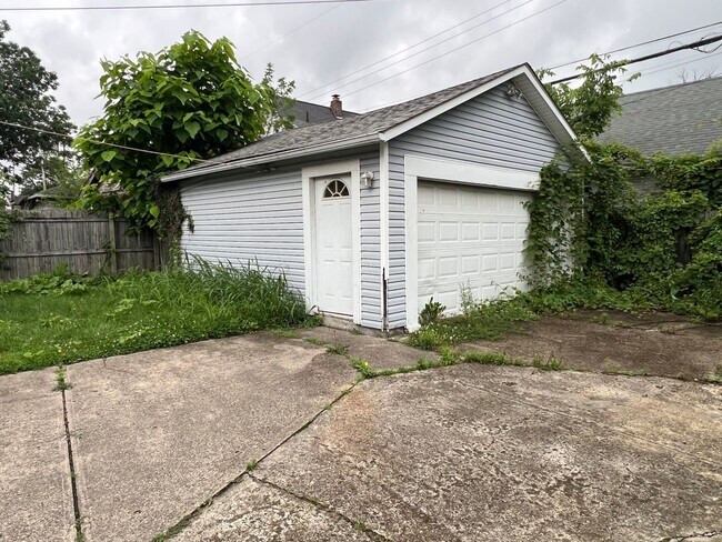 Foto del edificio - 3 bedrooms 1 bathroom