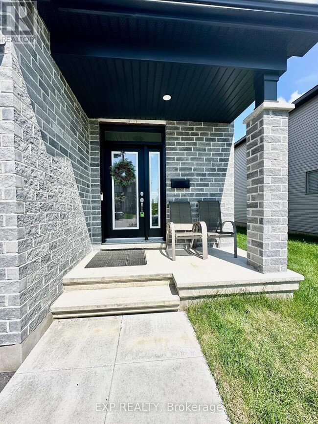 Building Photo - 712 Namur St