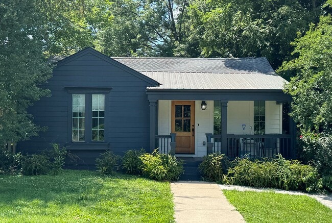 Updated 3 Bed, 2 Bath Cottage in Heart of Lockeland Springs w/ 1 Car Garage - Updated 3 Bed, 2 Bath Cottage in Heart of Lockeland Springs w/ 1 Car Garage House