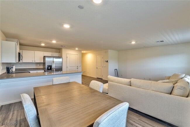 Building Photo - 10913 Heatherford Ave