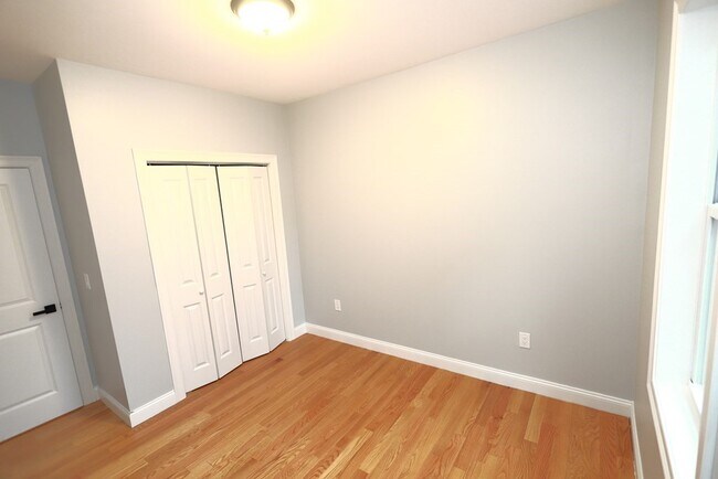 Building Photo - 12 Denvir St