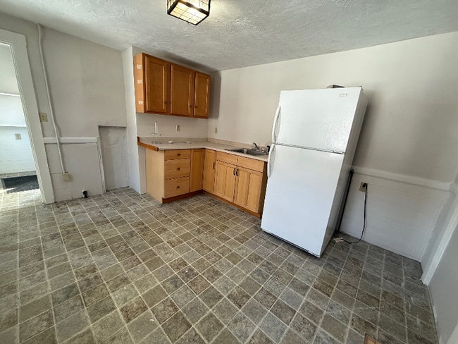 Building Photo - 1988 Centre St