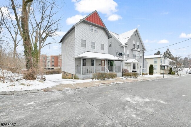 Building Photo - 17 Olyphant Pl