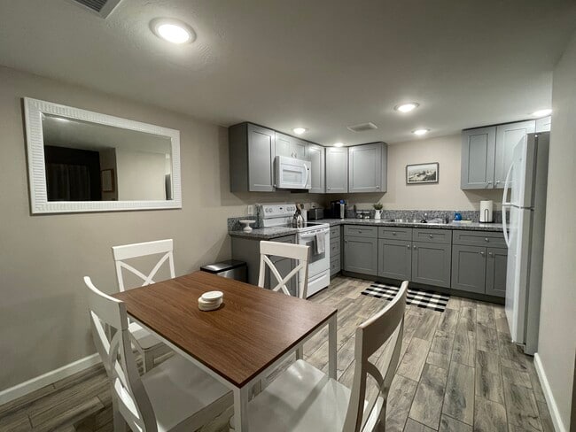 Building Photo - 4561 N Preston Dr