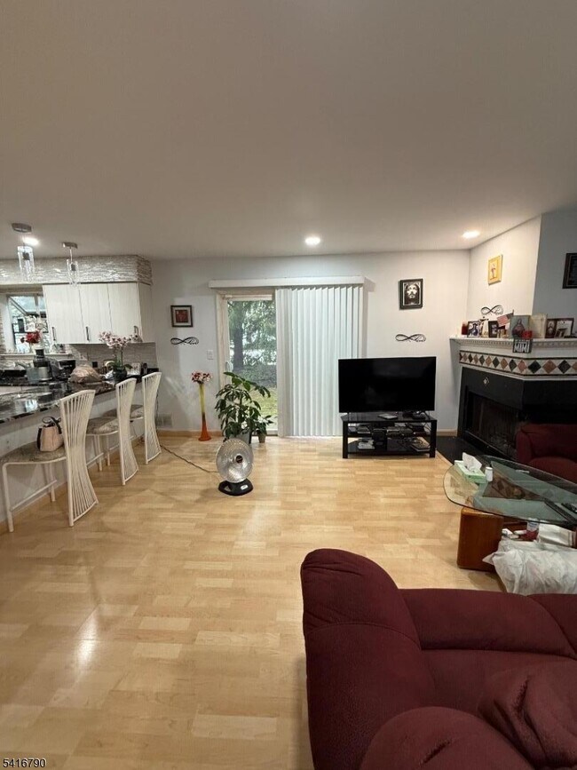 Foto del edificio - 195 Matlook Pl