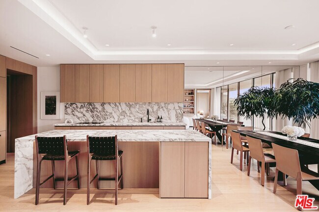 Foto del edificio - 9255 Doheny Rd