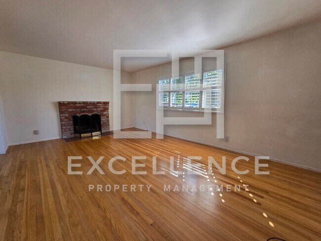 Photo - 2 Story 4/2 + Office, Hwf, Pets Negotiable... House