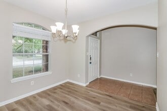 Building Photo - 6015 Starbrook Creek Dr