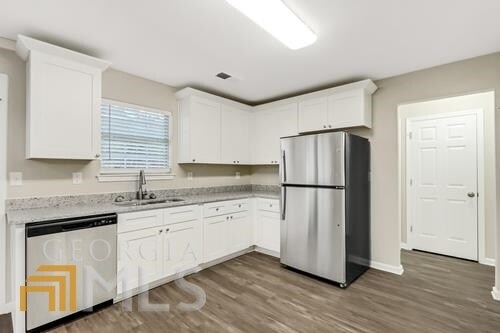 Foto del edificio - 705 Ruby Forrest Ct